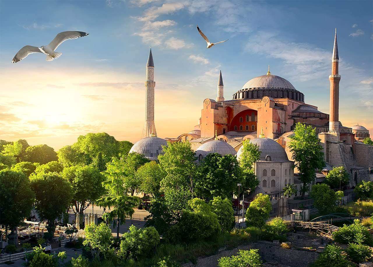 ISTANBUL TURKEY THE METROPOLIS OF THE GREAT TWO CONTINENTS