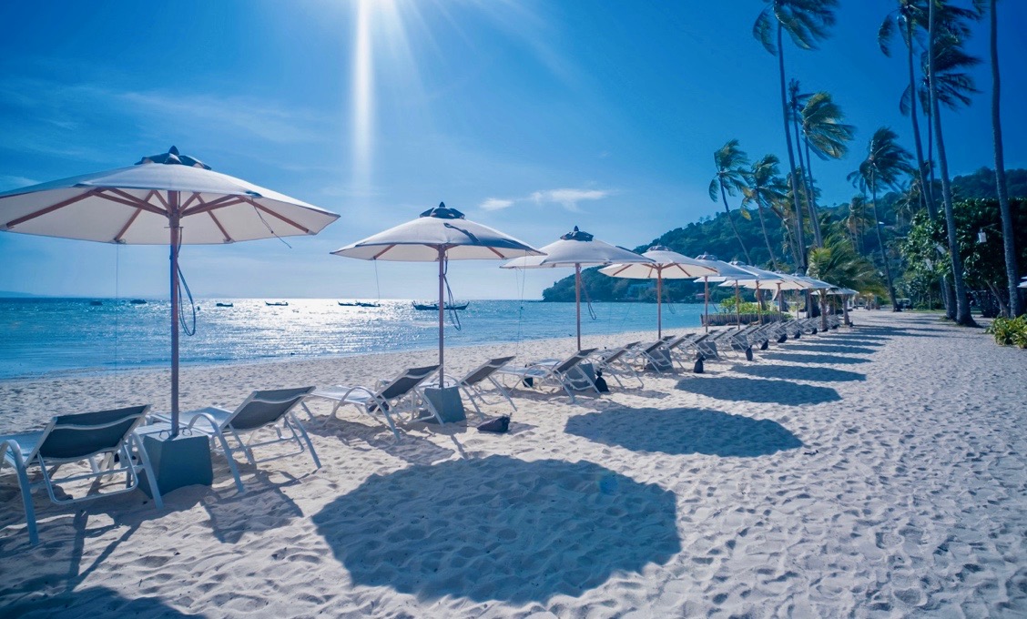 I’M DREAMING OF A WHITE SAND CHRISTMAS – PHI PHI ISLAND VILLAGE BEACH RESORT UNVEILS TROPICAL TWO-NIGHT PACKAGE FOR FESTIVE STAYCATIONS