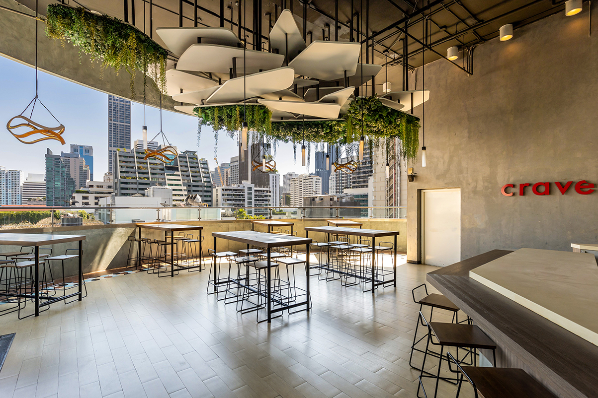 Aloft Bangkok reopens its outdoor dining venue: brews & ‘ques by Crave offering guests an array of delectable food and drinks while taking in the cityscape